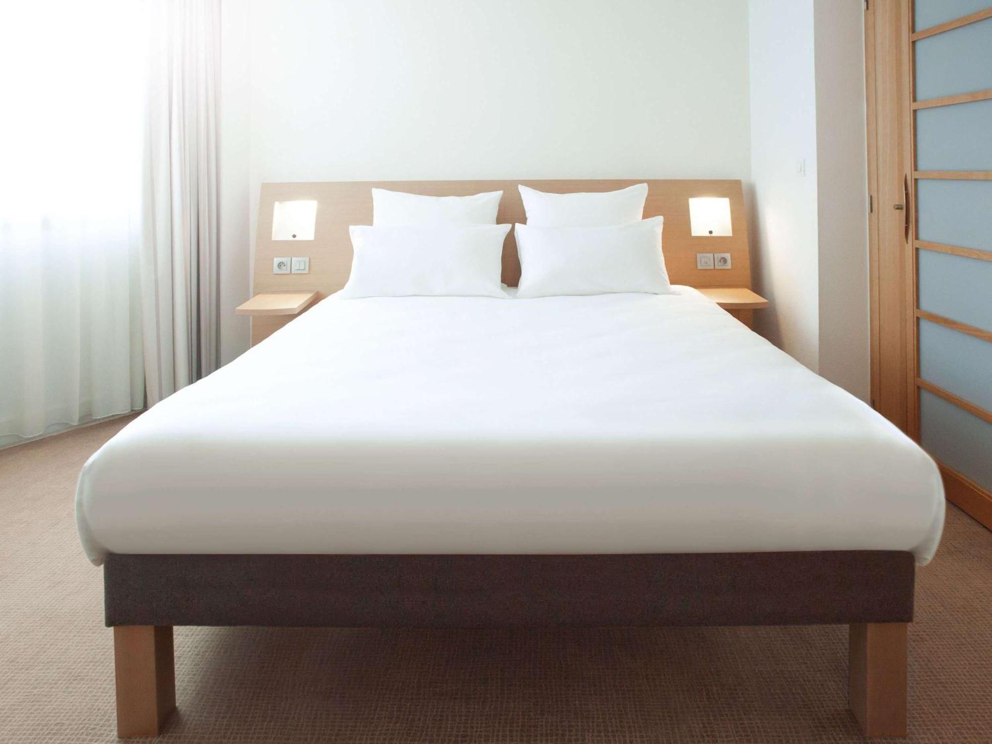 Novotel Atria Nimes Centre Kültér fotó