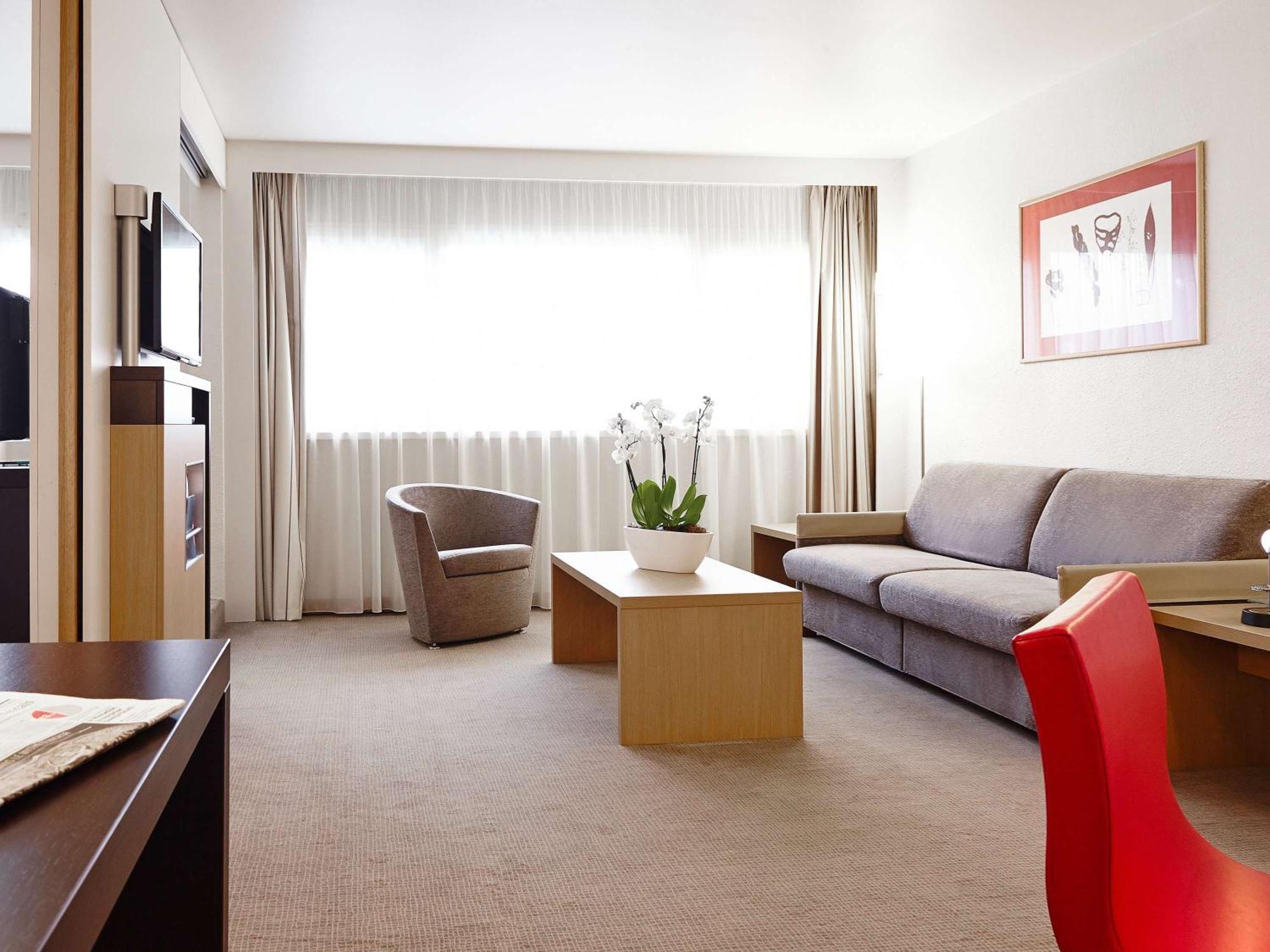 Novotel Atria Nimes Centre Kültér fotó